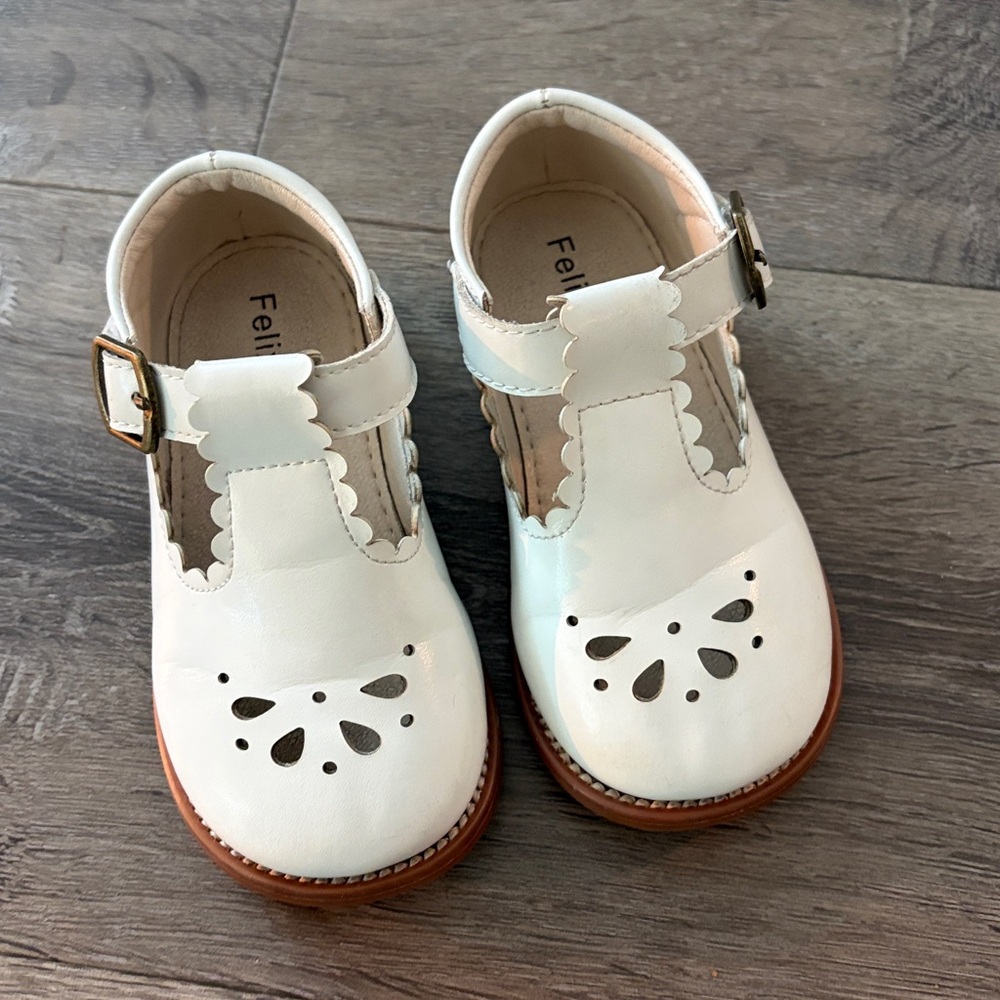 Elegant White and Brown Dress Shoes with Floral Cutouts